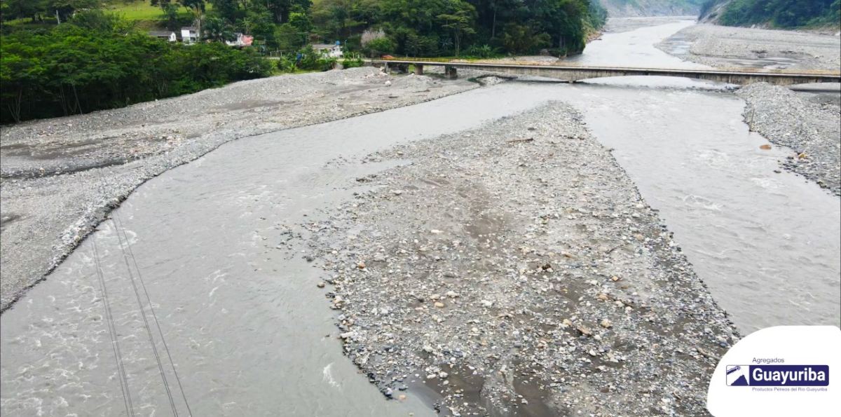Extracción de material de arrastre en el Río Guayuriba